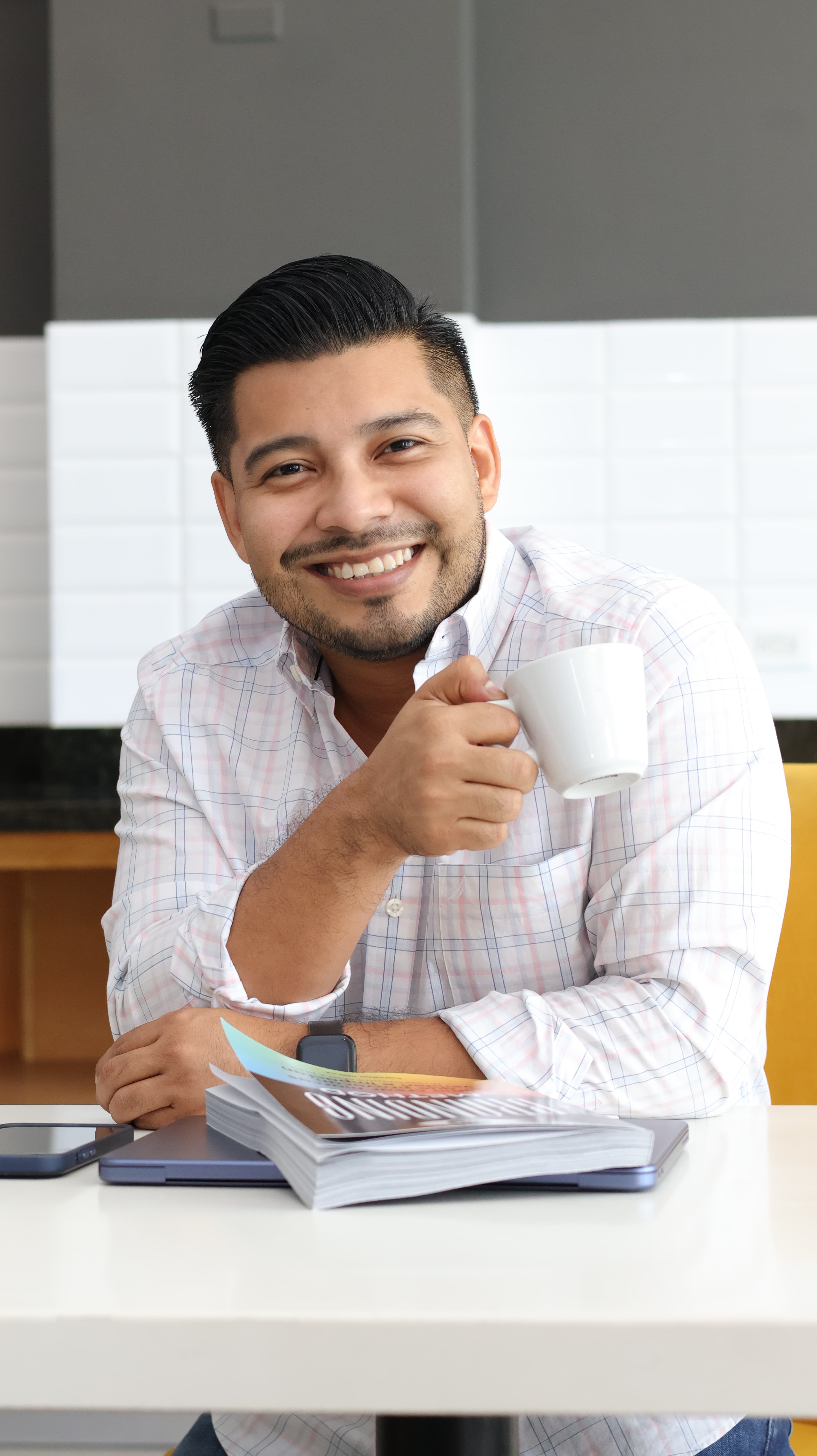 Samuel García trabajando