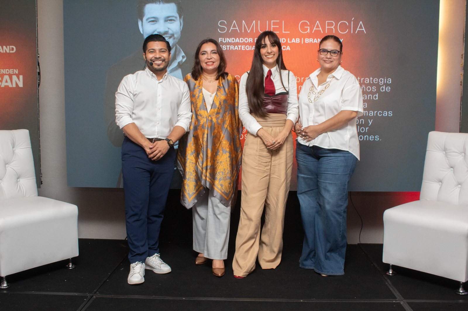 Samuel García junto a María José Amador, Sara Avilés y Gilda Tinoco